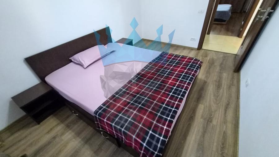 Apartament cu 3 camere semidecomandat, mobilat în Colentina