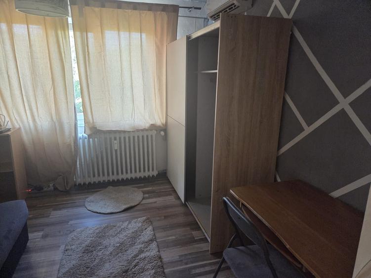Garsonieră decomandată în 1 Mai
