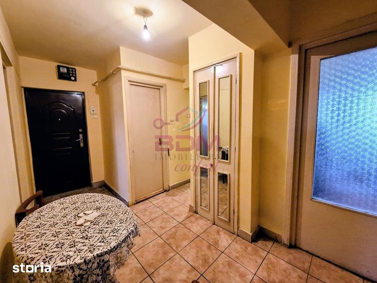 Apartament cu 3 camere decomandat în Micro 1