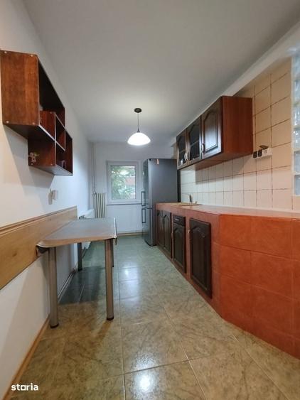 Apartament cu 3 camere decomandat în Răcădău
