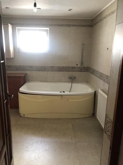 Casă cu 9 camere cu Teren 313 Mp în Pantelimon