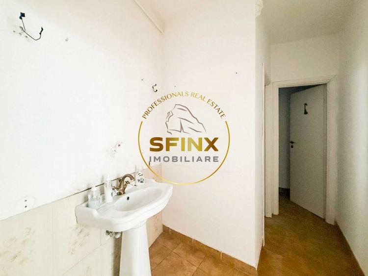 Casă individuală cu 9 camere cu Teren 707 Mp în P-ța Romană