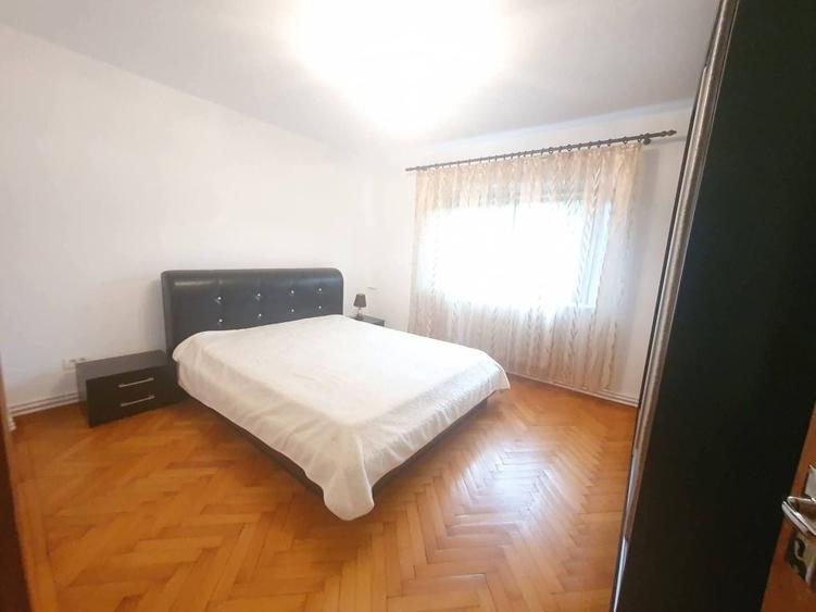 Apartament cu 2 camere decomandat în Casa de Cultură