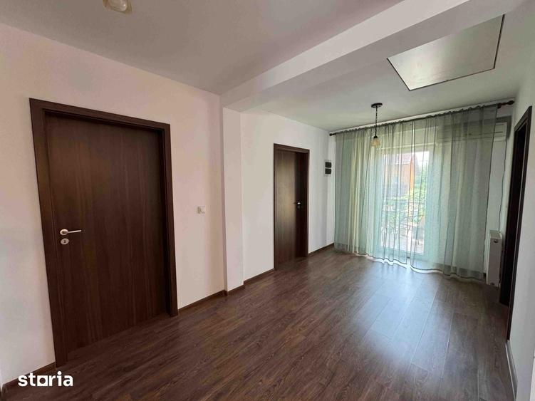 Casă cu 6 camere cu Teren 300 Mp în Dumbrăvița