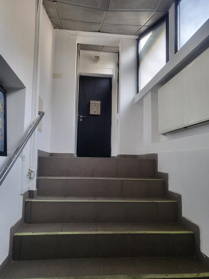Apartament cu 3 camere semidecomandat în Rosetti