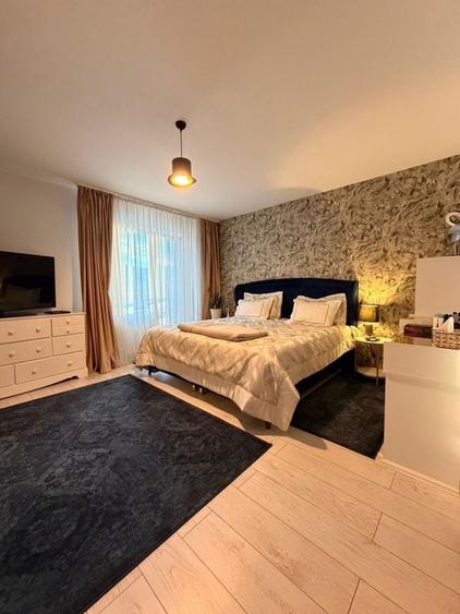 Apartament cu 3 camere decomandat în Costin Georgian