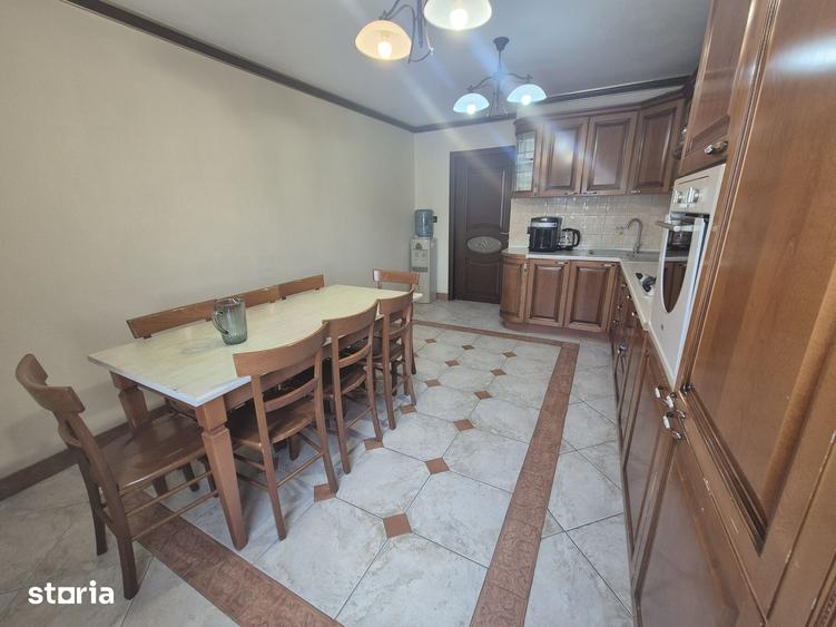Apartament cu 4 camere decomandat în Decebal