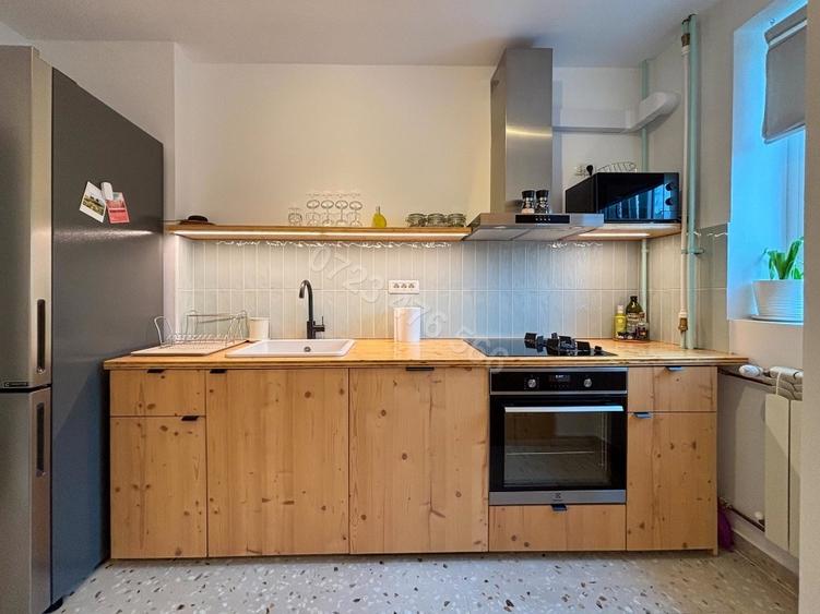 Apartament cu 3 camere decomandat, mobilat în Titan