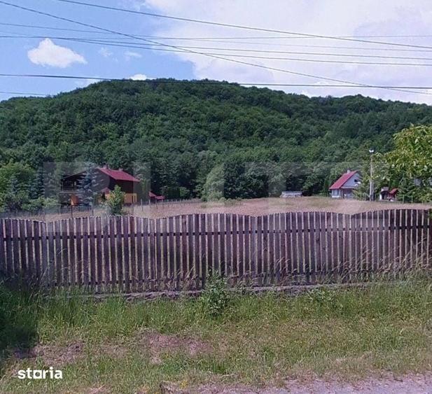 Teren de 3331 mp, în Eremitu