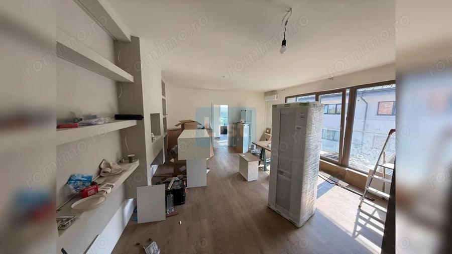 Apartament cu 3 camere semidecomandat în Borhanci