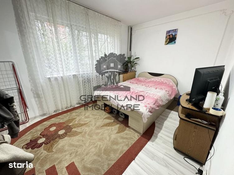 Apartament cu 2 camere semidecomandat în Podu Roș