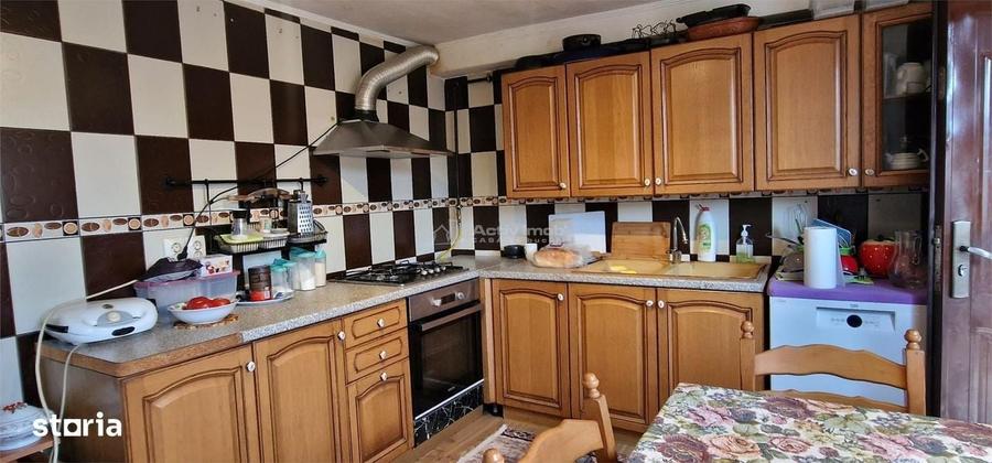 Casă cu 4 camere în Central