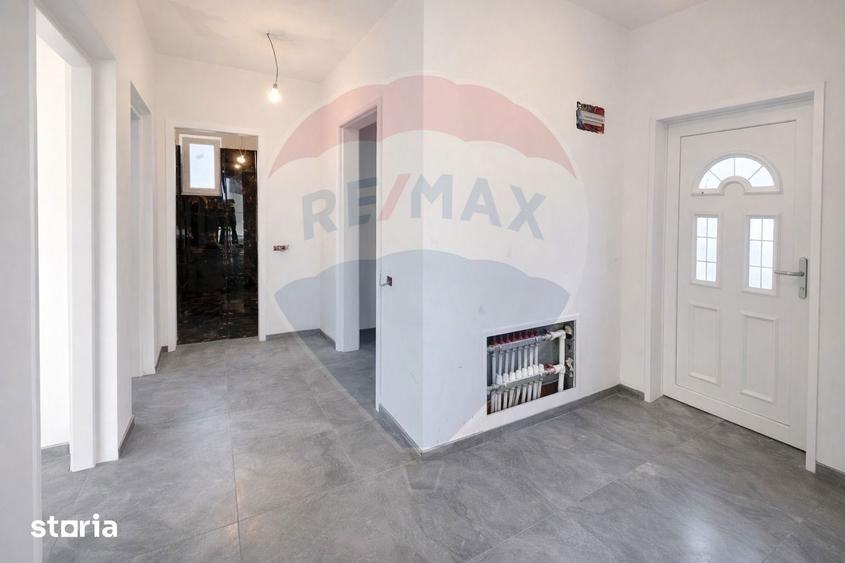 Casă cu 4 camere cu Teren 331 Mp în Crevedia