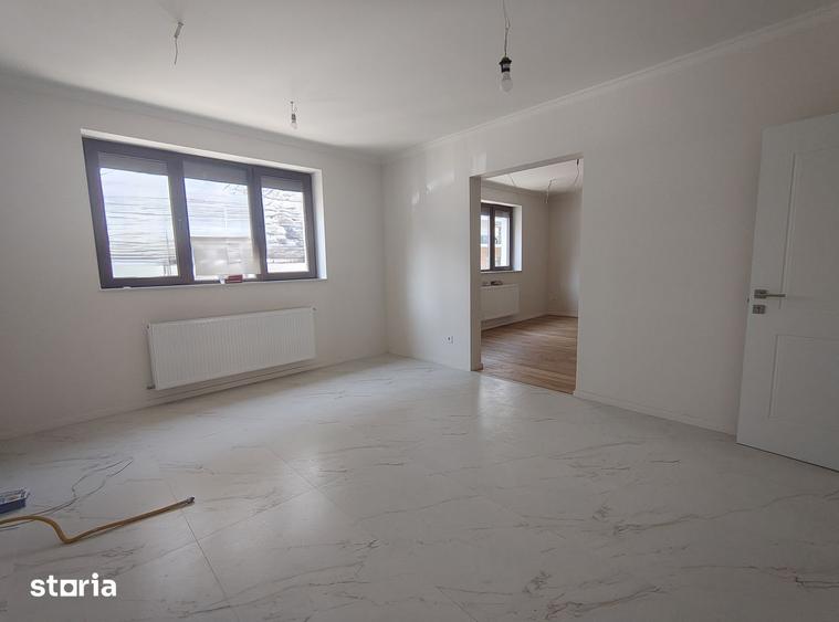 Casă cu 5 camere decomandat cu Teren 299 Mp în Central
