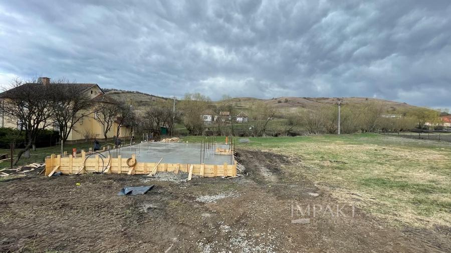 Casă individuală cu 4 camere semidecomandat cu Canalizare în Corpadea