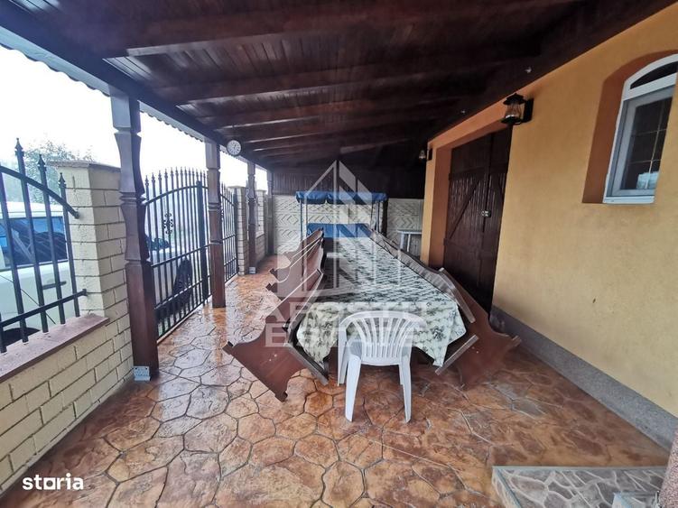 Casă cu 4 camere în Sânmihaiu Român