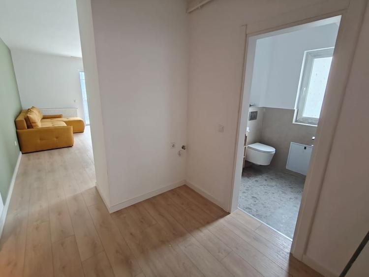 Apartament cu 3 camere semidecomandat în Florești