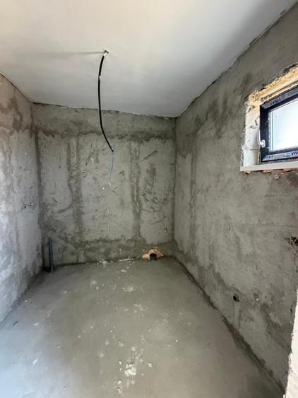 Casă individuală cu 4 camere cu Canalizare în Malu Mare