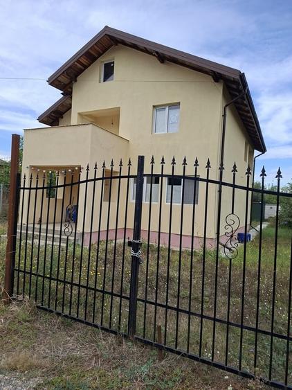 Casă cu 5 camere cu Teren 400 Mp în Prelungirea Ghencea