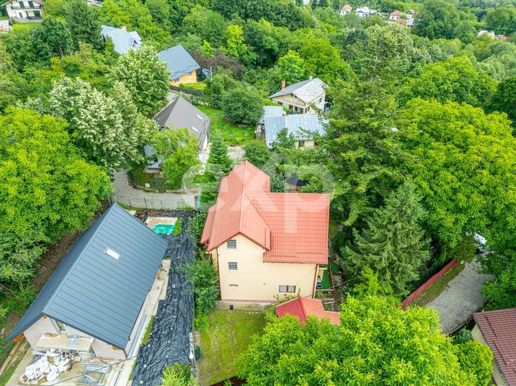 Casă individuală cu 5 camere cu Canalizare în Podul Vadului