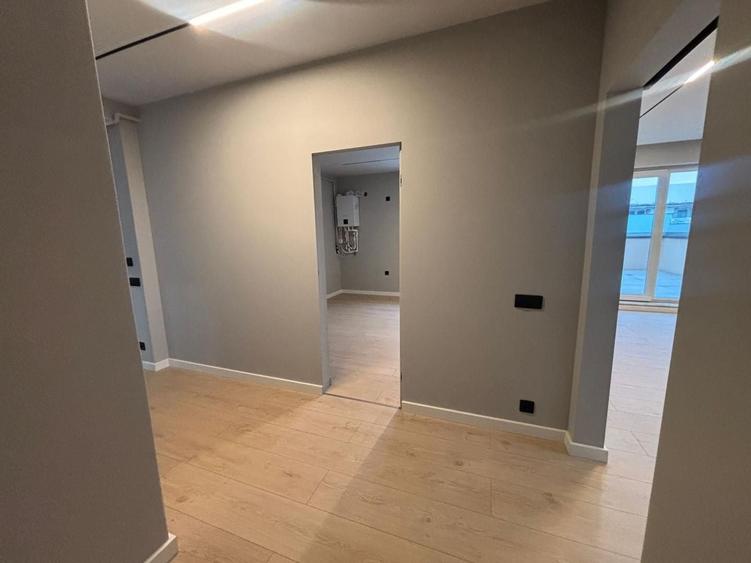 Penthouse cu 3 camere decomandat în Vest