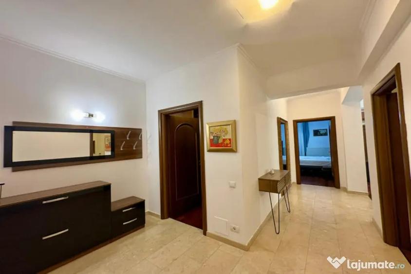 Apartament cu 3 camere semidecomandat în Bucureștii Noi