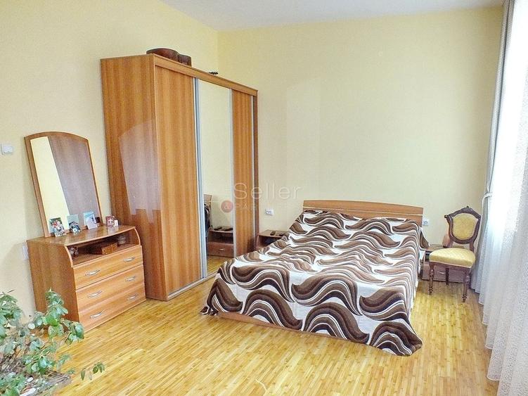 Apartament cu 4 camere semidecomandat în Centrul Istoric
