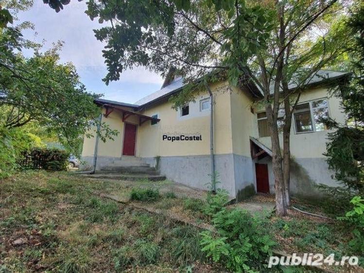 Casă cu 3 camere cu Teren 8000 Mp în Podenii Vechi