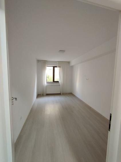Apartament cu 3 camere decomandat în Fundeni