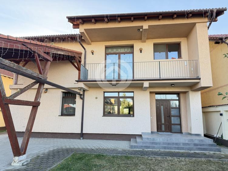 Casă individuală cu 6 camere cu Canalizare în Arhitecților - Calea Cisnădiei