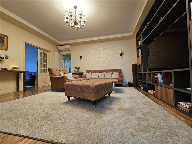 Apartament cu 4 camere semidecomandat, mobilat în Floreasca