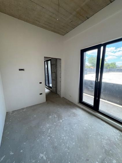 Apartament cu 2 camere decomandat în Lazu