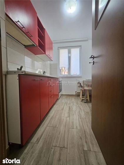 Apartament cu 3 camere decomandat în Tei