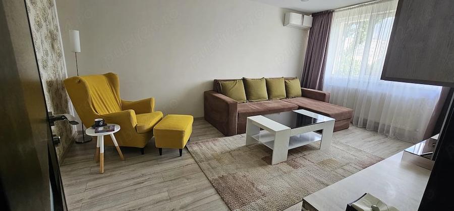 Apartament cu 3 camere decomandat în Titan
