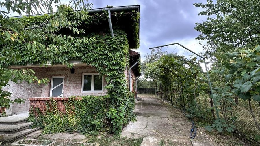Casă cu 4 camere în Lupăria
