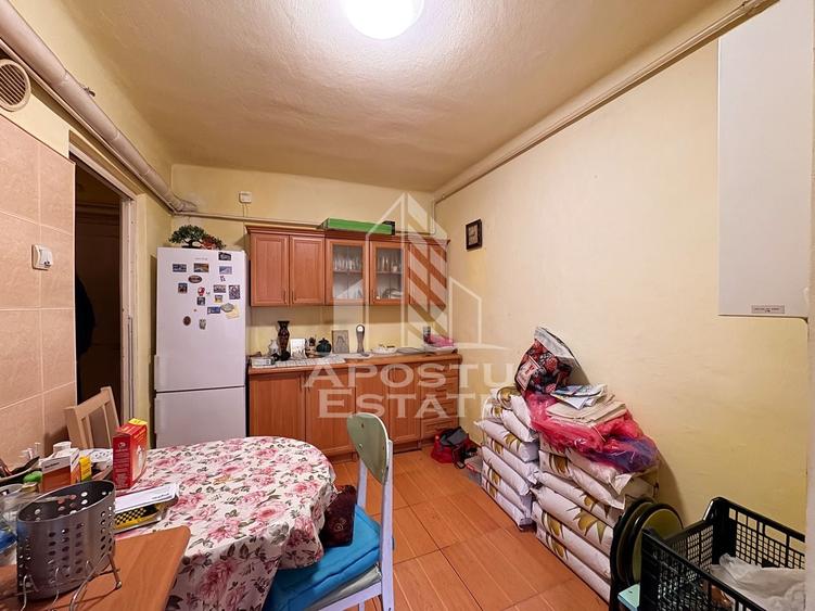 Garsonieră decomandată în Central