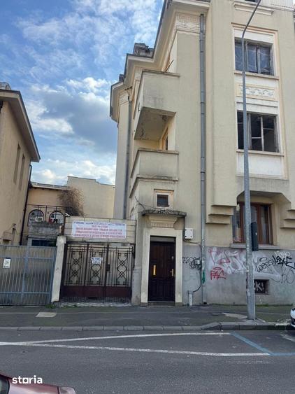 Casă cu Teren 397 Mp în Moșilor