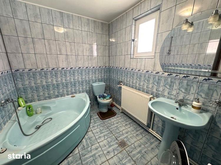 Casă cu 7 camere cu Teren 1250 Mp în Central