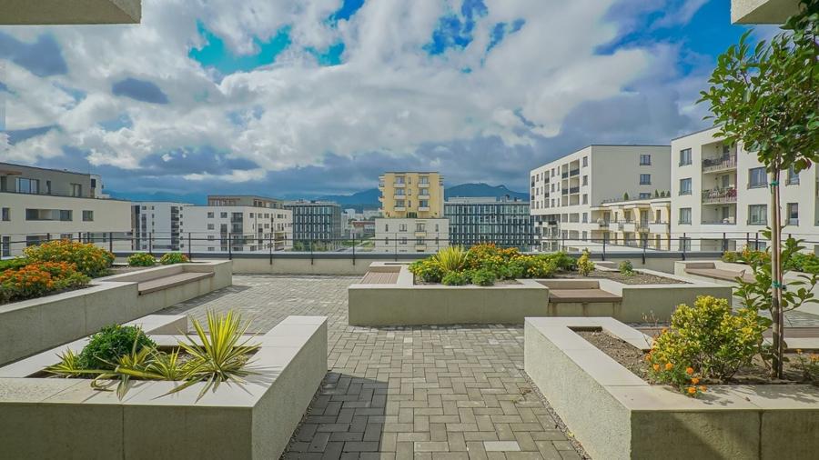 Apartament cu 2 camere decomandat, mobilat în Tractorul