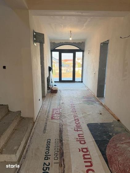 Casă cu 4 camere cu Teren 1400 Mp în Târgșoru Vechi