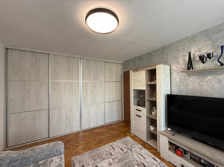 Apartament cu 3 camere semidecomandat în Ultracentral
