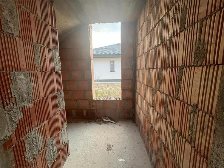 Casă cu 4 camere cu Teren 471 Mp în Cihei
