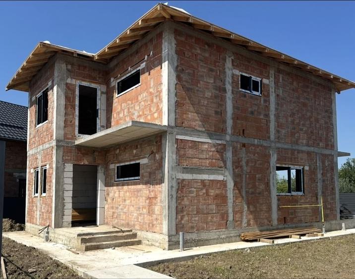 Casă cu 4 camere în Pașcani