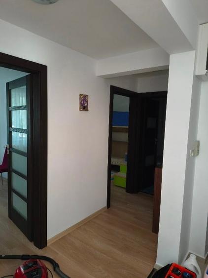 Apartament cu 4 camere decomandat, mobilat în Inel II