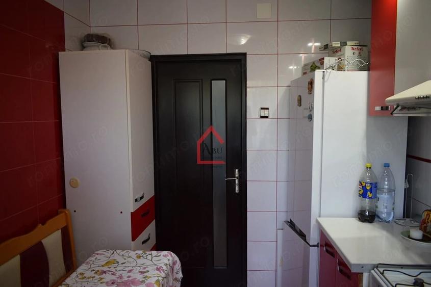 Apartament cu 3 camere decomandat în Filiași