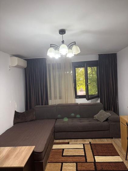Apartament cu 4 camere decomandat în 1 Decembrie 1918