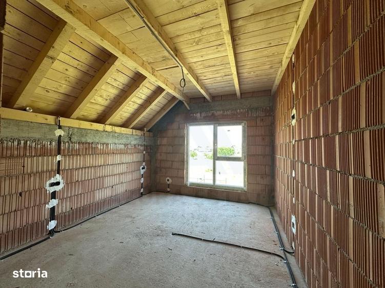 Casă cu 4 camere cu Teren 350 Mp în Central