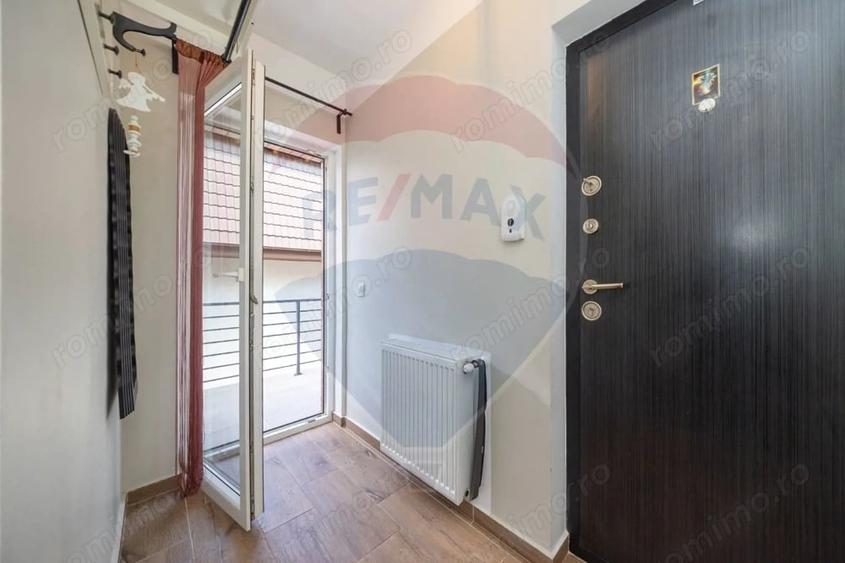 Apartament cu 3 camere semidecomandat în Tractorul
