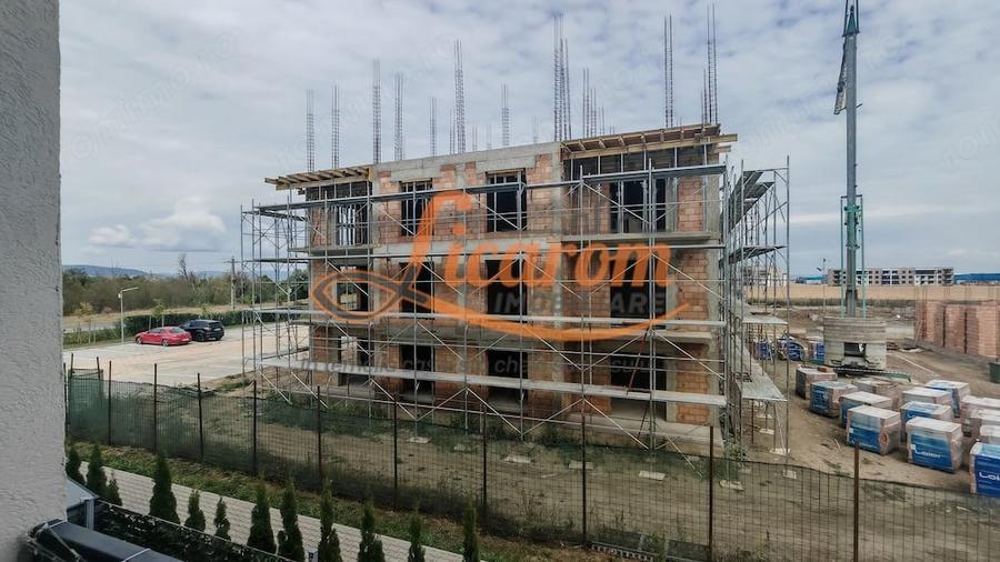Apartament cu 2 camere semidecomandat în Cristian