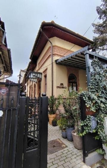 Casă individuală cu 5 camere cu Teren 240 Mp în Tineretului